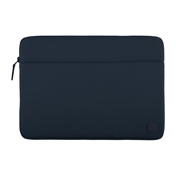 Funda fabricada en PET reciclado color Azul Índigo para MacBook hasta 14"