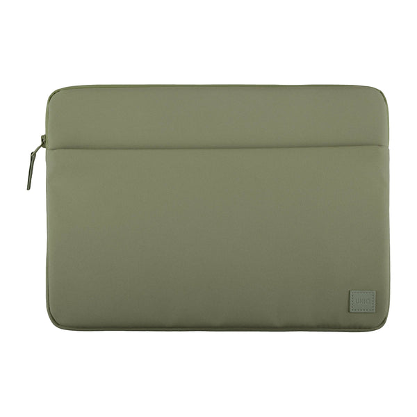 Funda fabricada en PET reciclado color Verde Laurel para MacBook hasta 14"