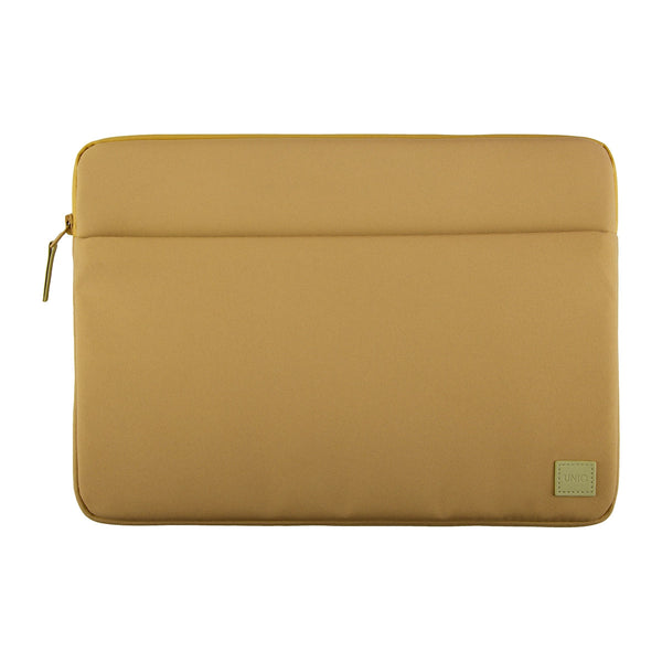 Funda fabricada en PET reciclado color Amarillo Canario para MacBook hasta 14"