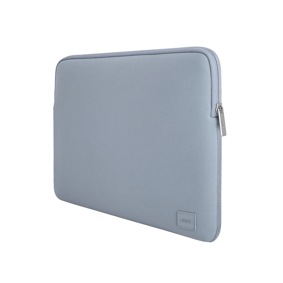 Funda impermeable fabricada en neopreno suave color Azul Claro para MacBook hasta 14"