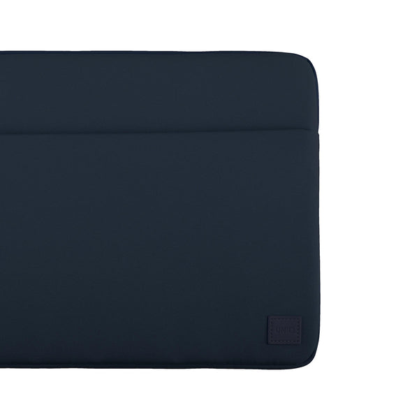 Funda fabricada en PET reciclado color Azul Índigo para MacBook hasta 14"