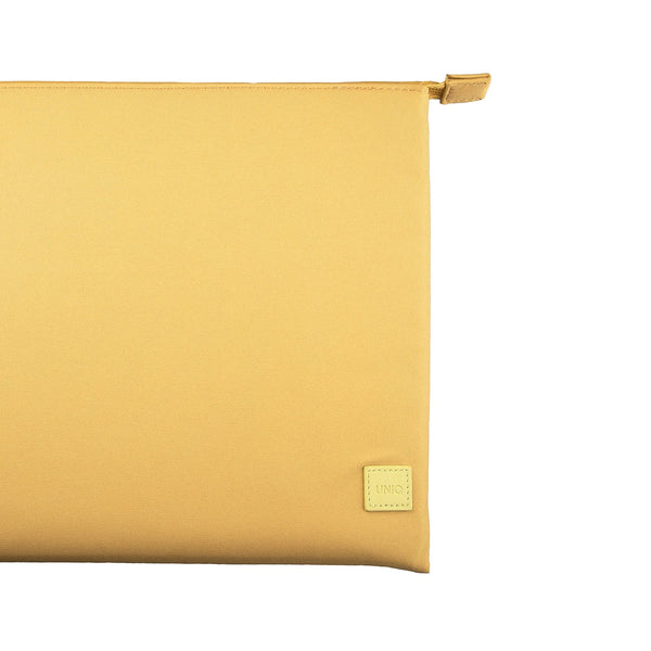 Funda corte cuadrado de material textil color Amarillo Canario para MacBook hasta 14"